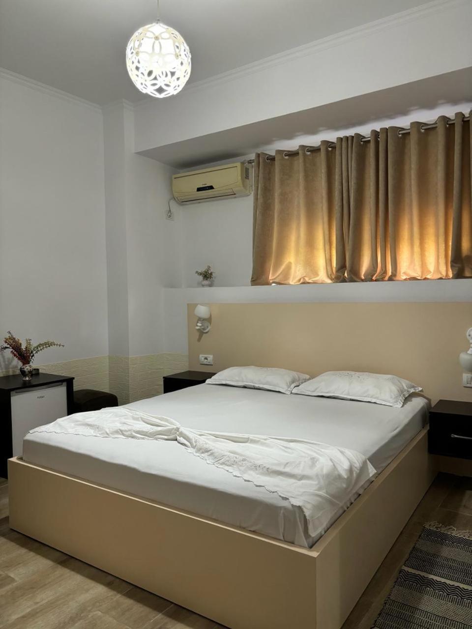 Guest House Adi Hoxha Berat Exterior foto