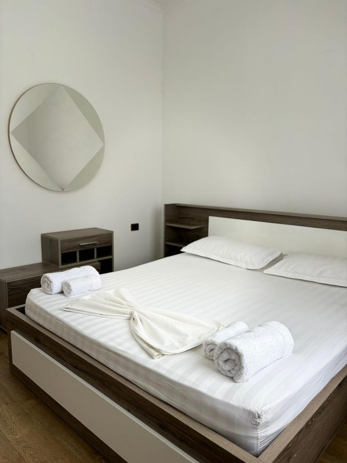 Guest House Adi Hoxha Berat Exterior foto