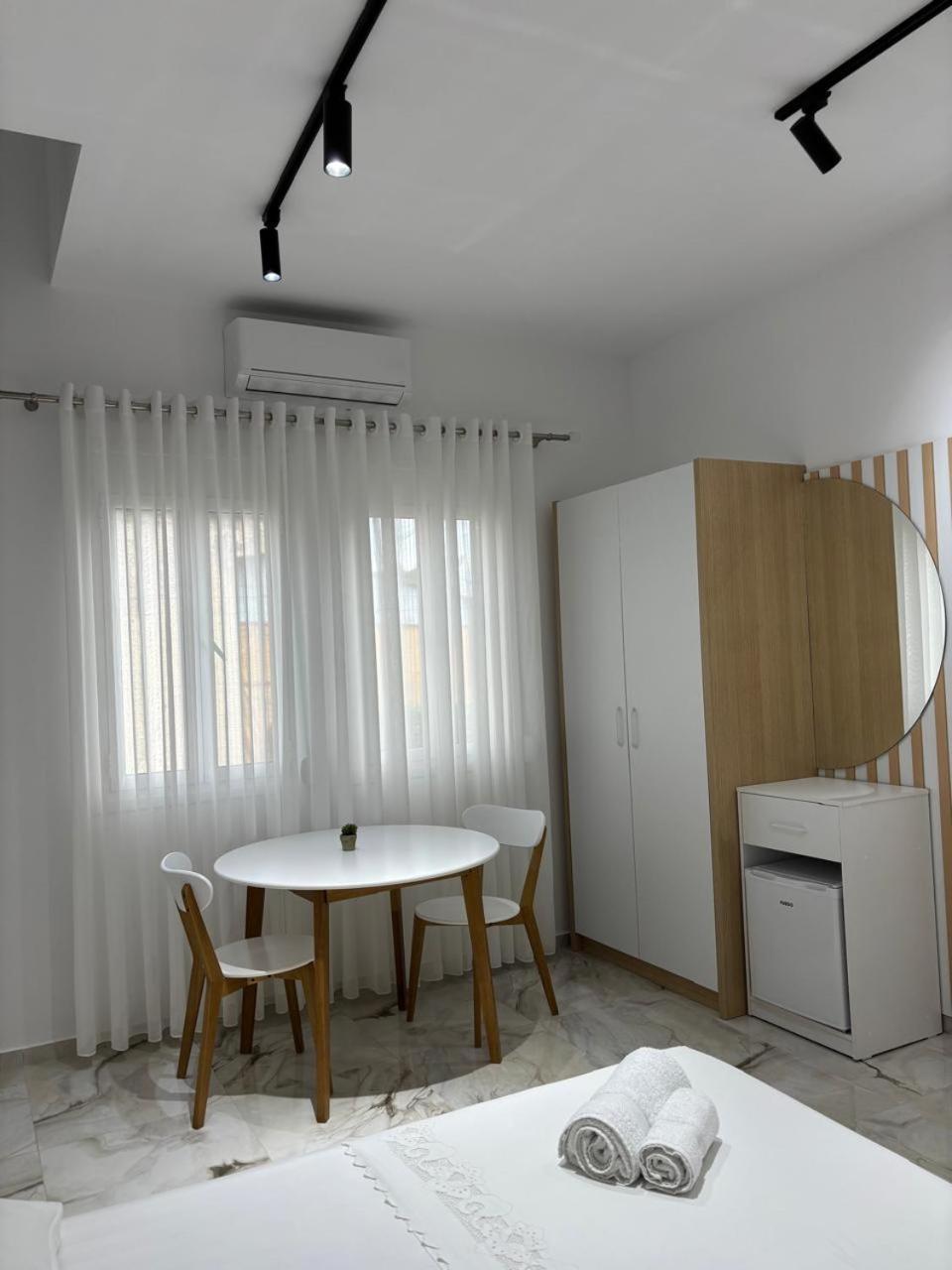 Guest House Adi Hoxha Berat Exterior foto