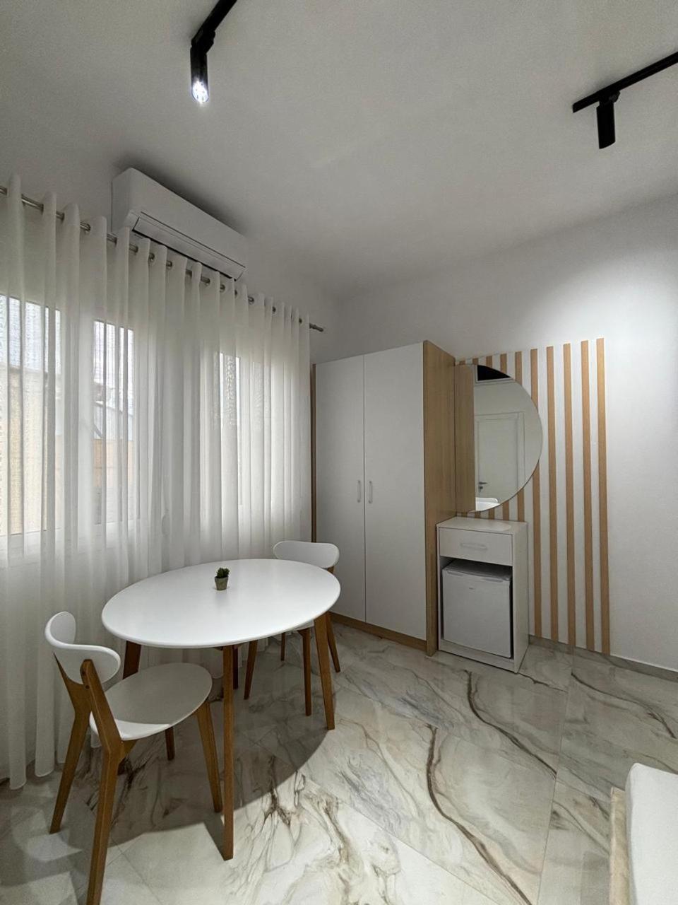 Guest House Adi Hoxha Berat Exterior foto