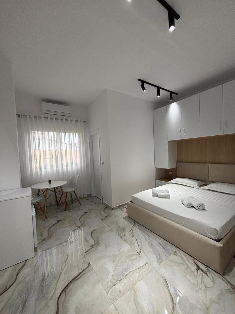 Guest House Adi Hoxha Berat Exterior foto
