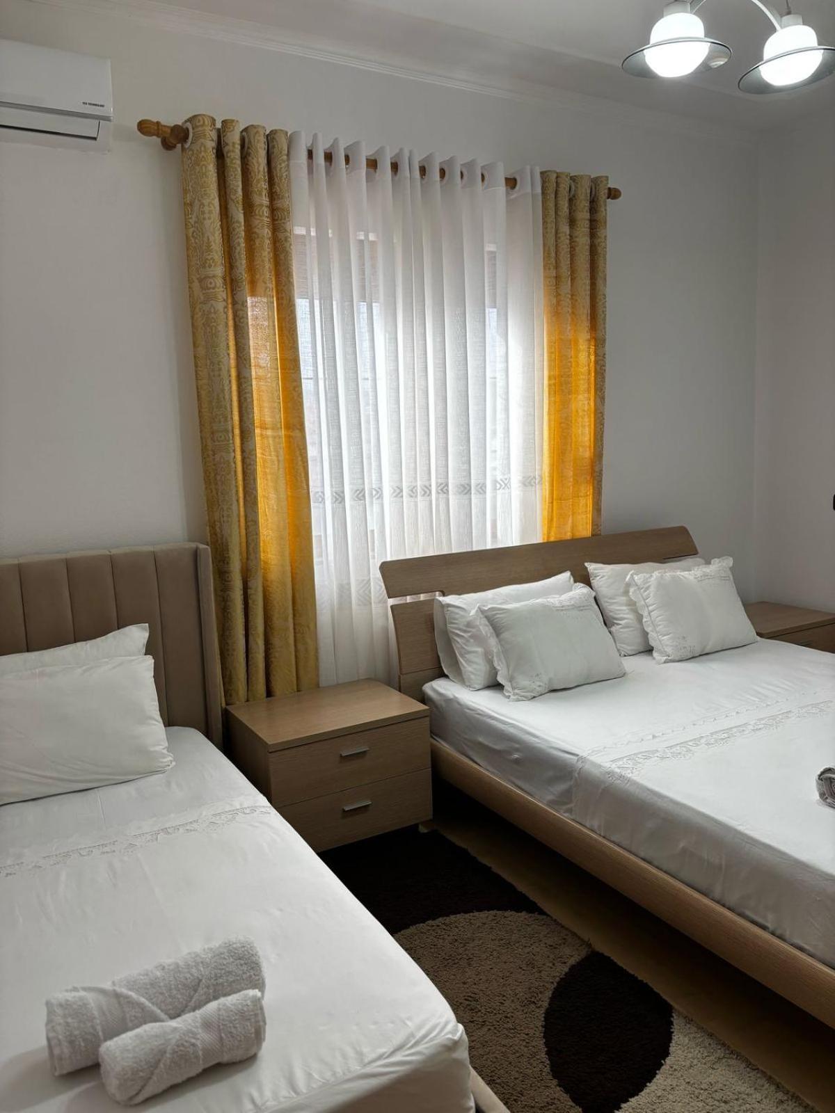 Guest House Adi Hoxha Berat Exterior foto